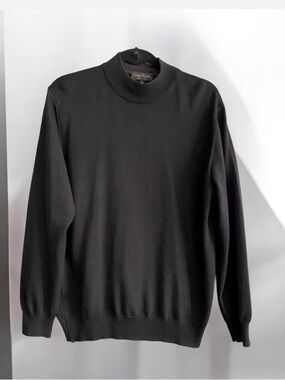 NWOT Harry Rosen Italian Made  💯 Pure New Wool Crew Neck Sweater Size M